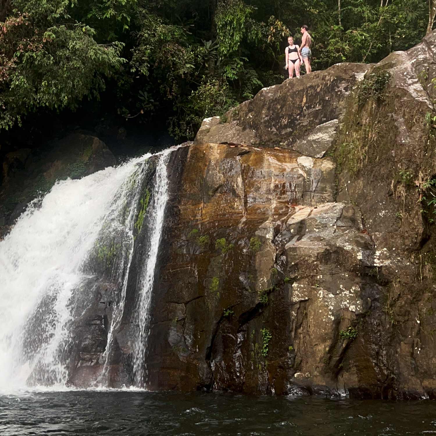 Sri-Lanka-lapoint-surf-camp-waterfall