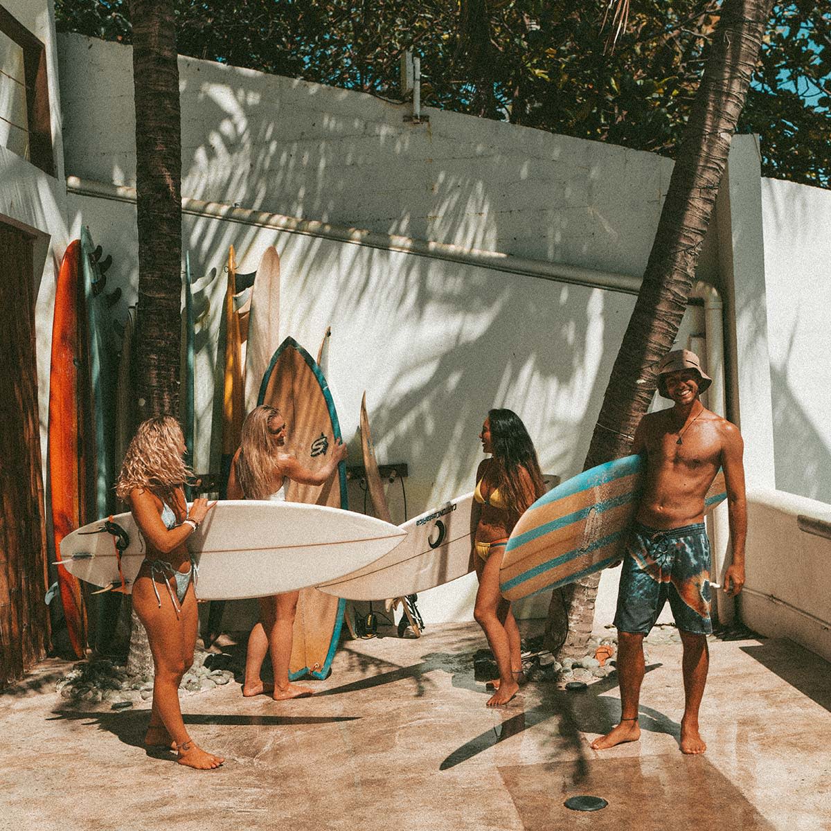 Make-friends-in-El-Salvador-Solo-travel-and-learn-to-surf-Lapoint
