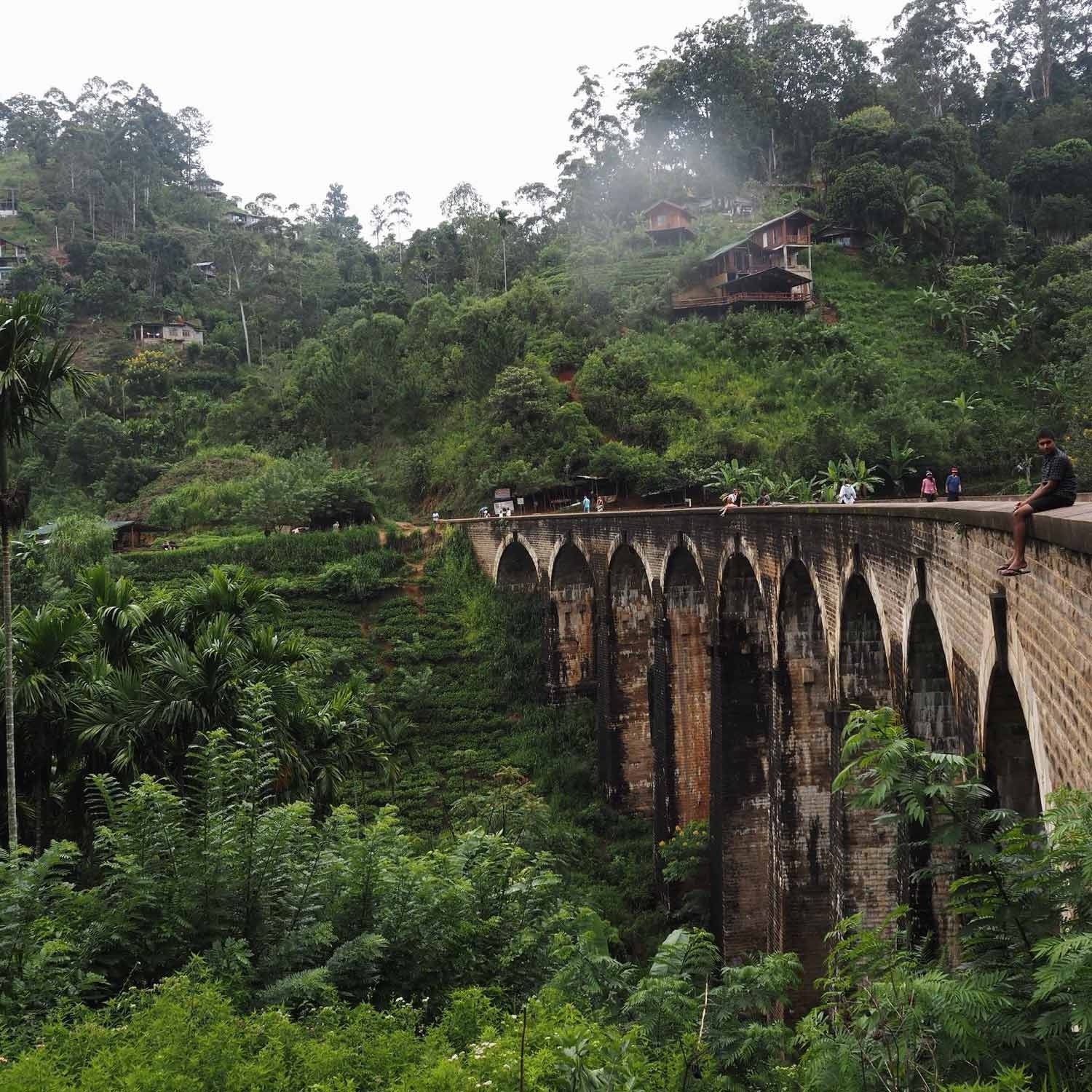 Sri-Lanka-lapoint-surf-camp-Ella-trip-bridge