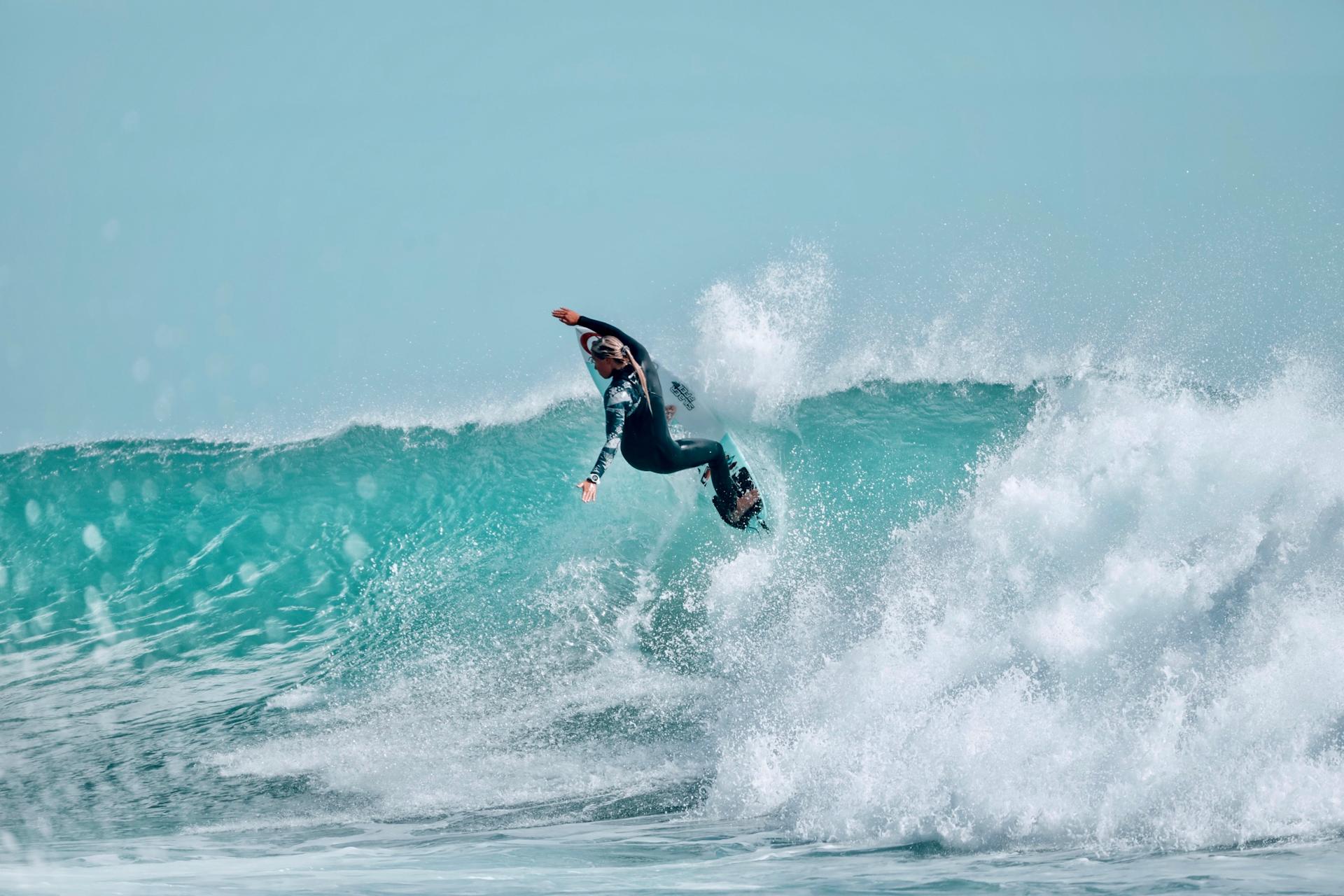 Advanced surfer top turn