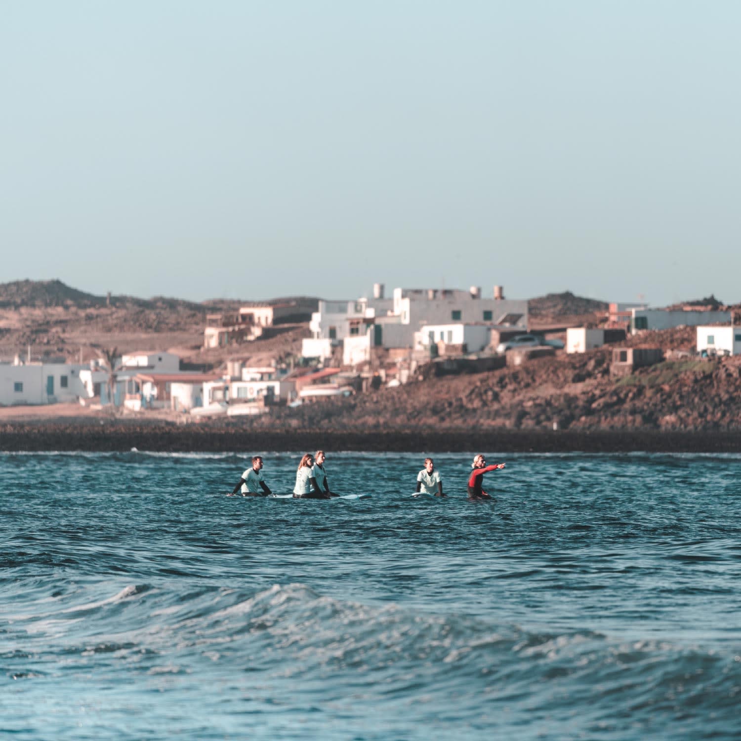 Fuerteventura-lapoint-surf-camp-surfers-in-water