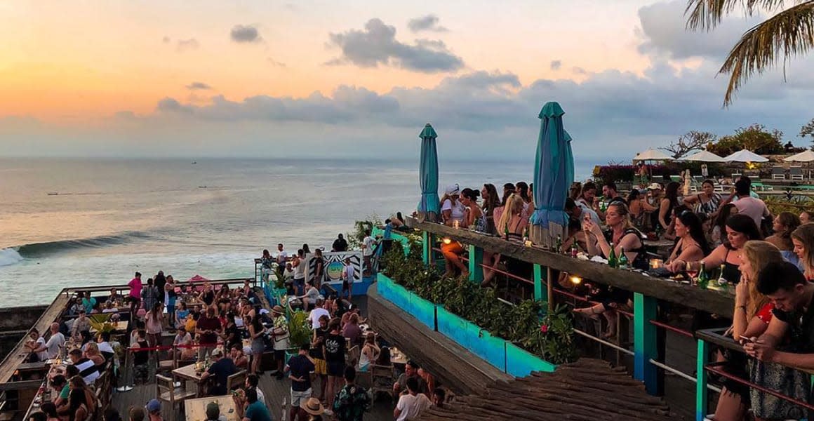single fin bar uluwatu