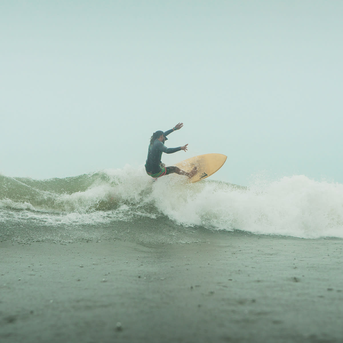 Surfing-in-Sri-Lanka-in-off-season