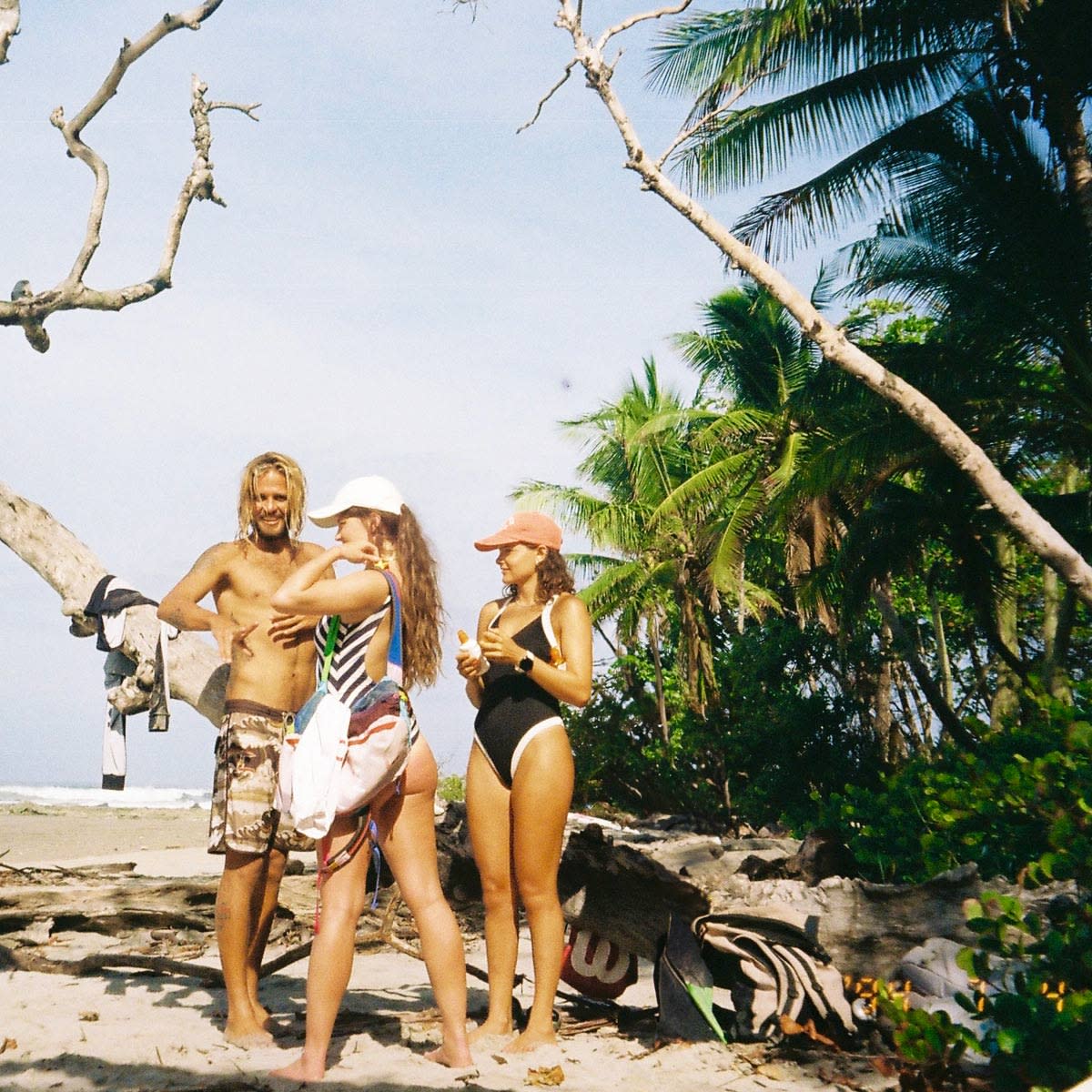 People-on-the-beach-in-swimwear-costa-rica-lapoint-surfcamp