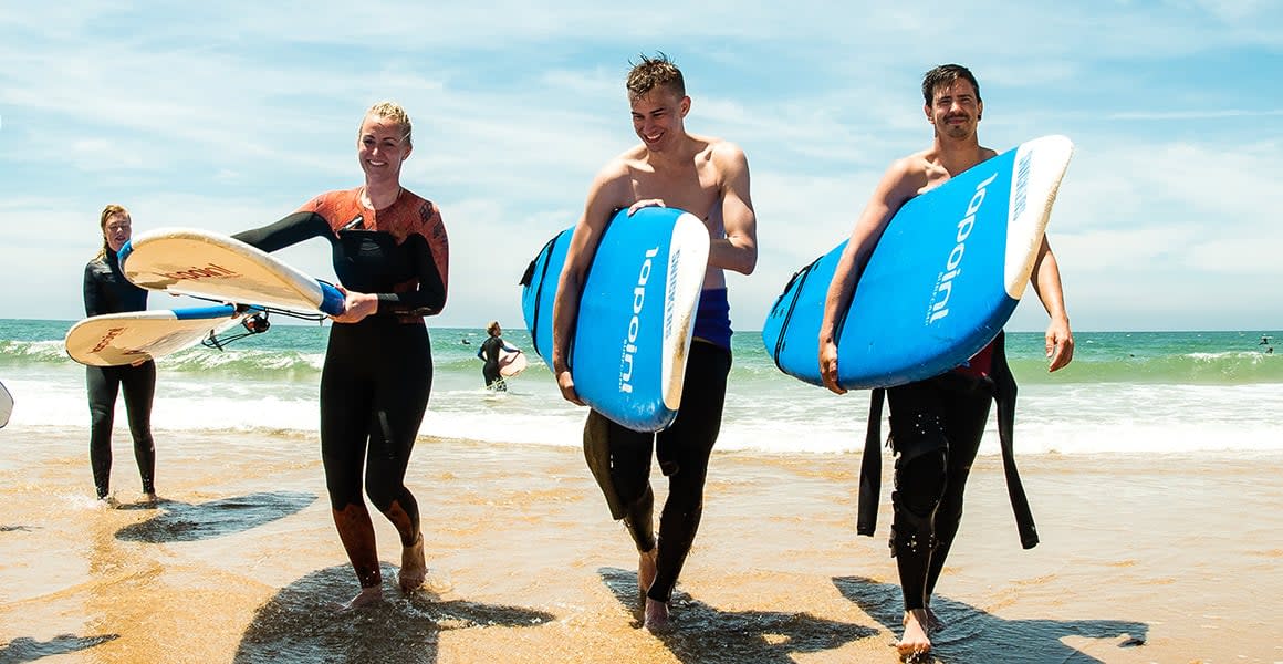 foz do lizandro surfers