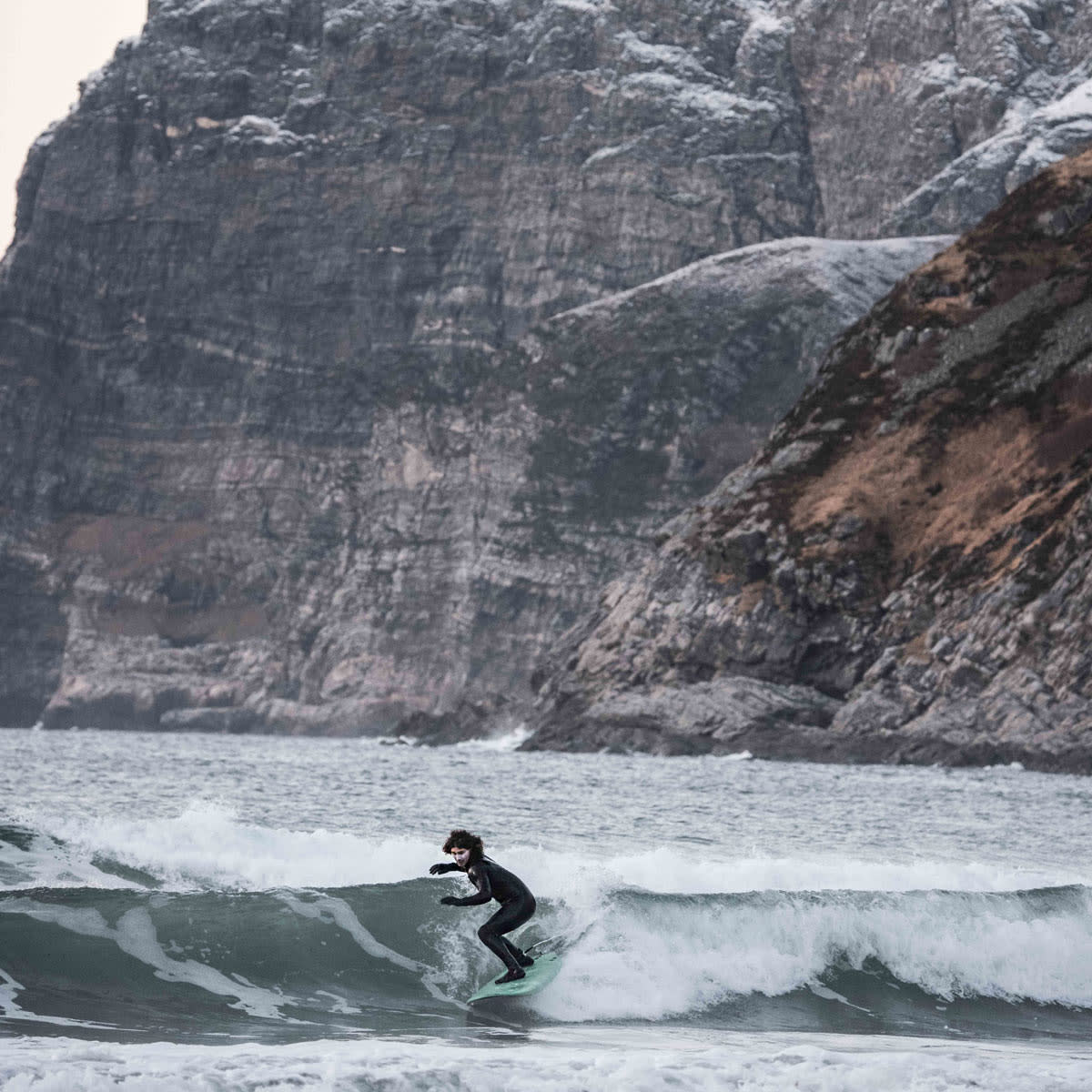 Surf-in-hoddevik-norway-winter-lapoint-surf-camp