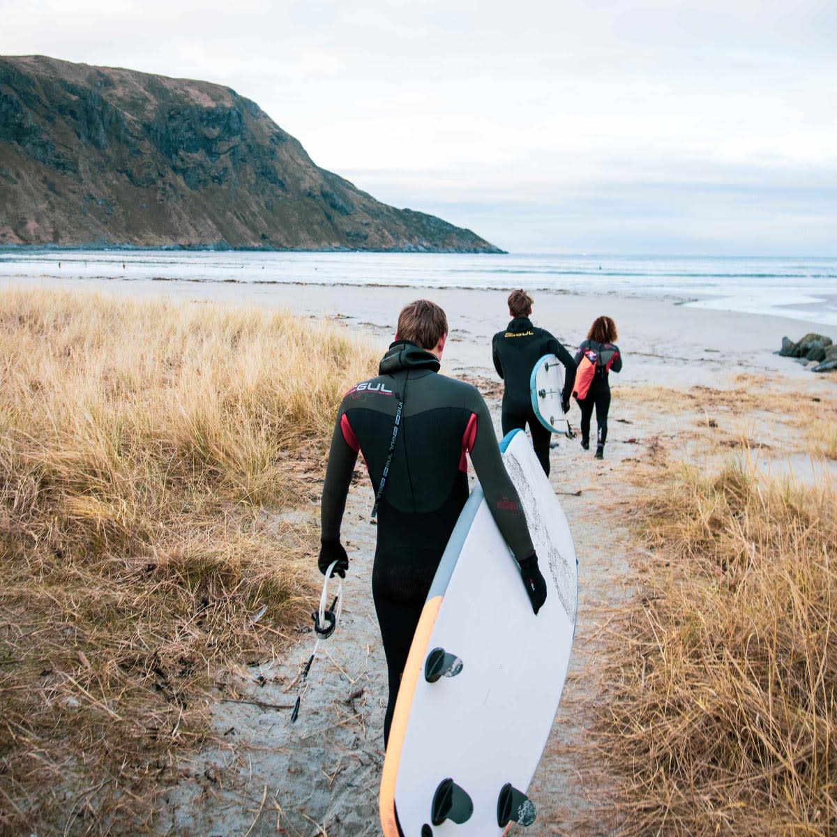 winter-surfing-hoddevik-norway-lapoint-surf-camp