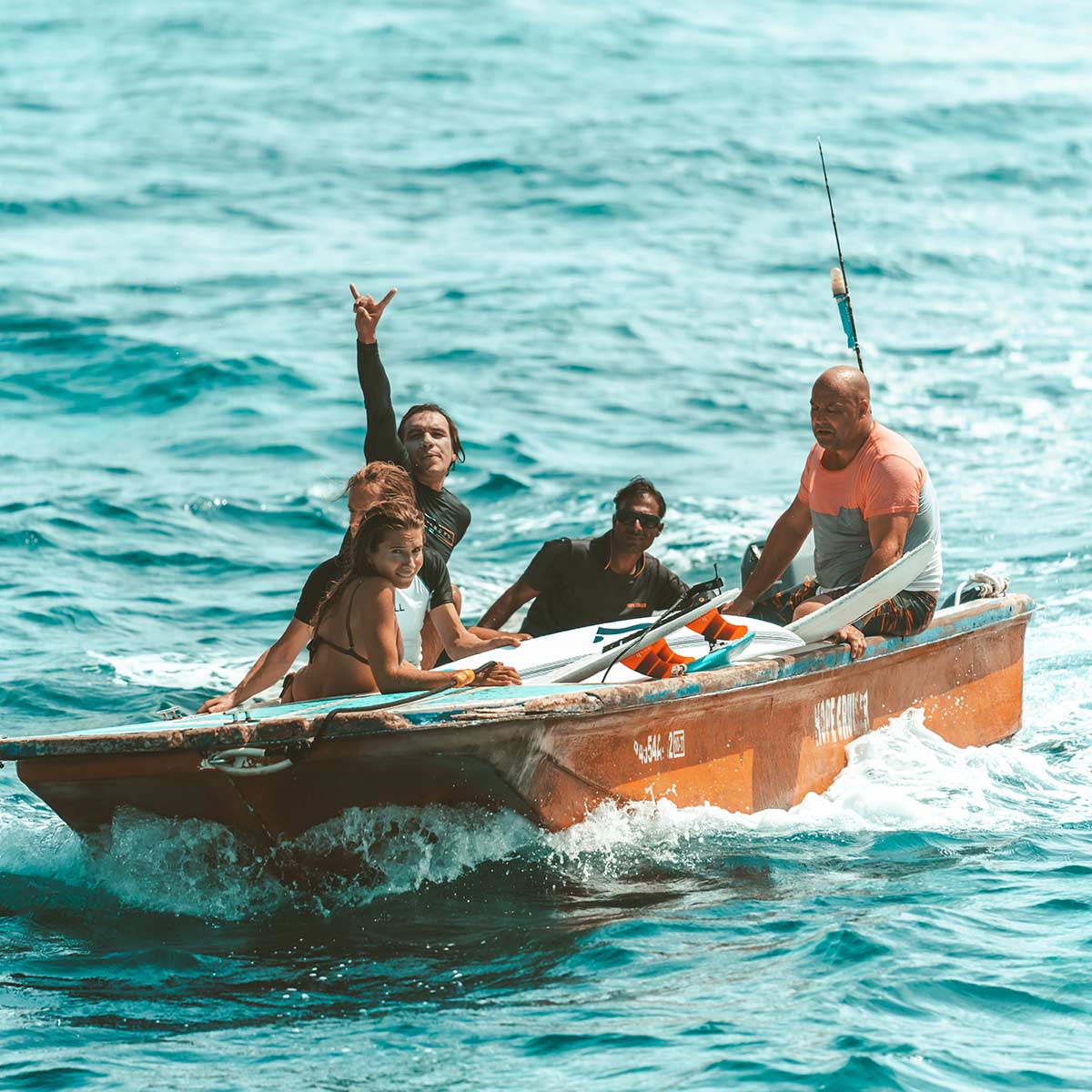 Things-to-know-to-keep-safe-while-surfing-in-the-maldives
