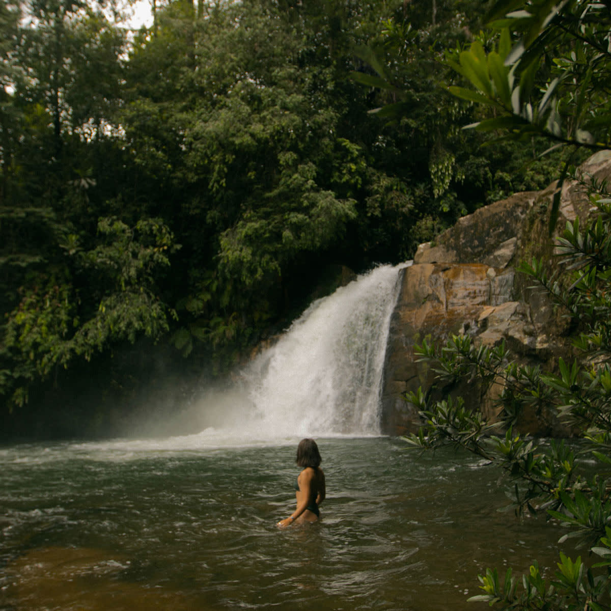 Woman-next-to-waterfall-in-Sri-Lanka--Solo-travel-and-learn-to-surf-Lapoint