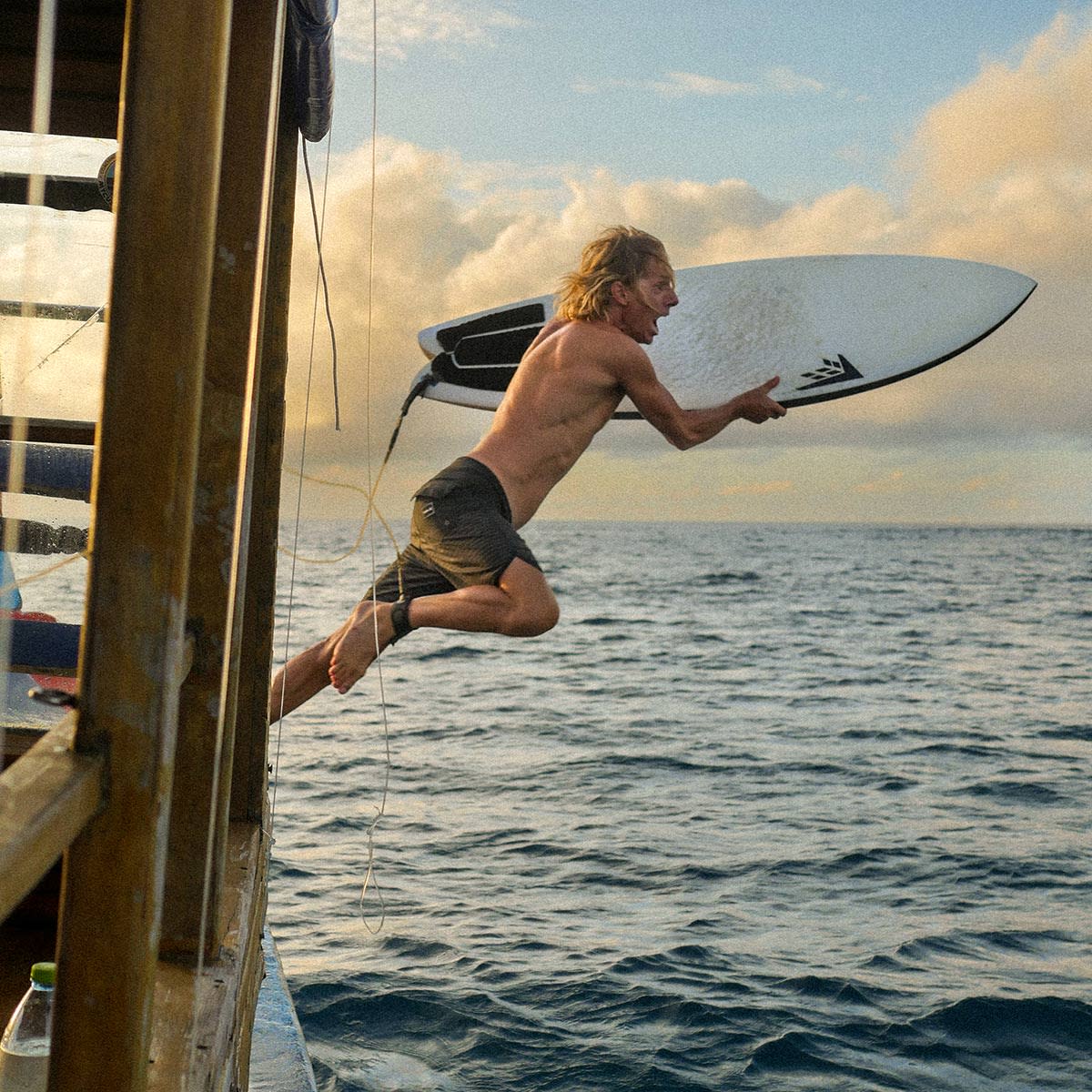 Man-with-surfboard---Solo-travel-and-learn-to-surf-Lapoint