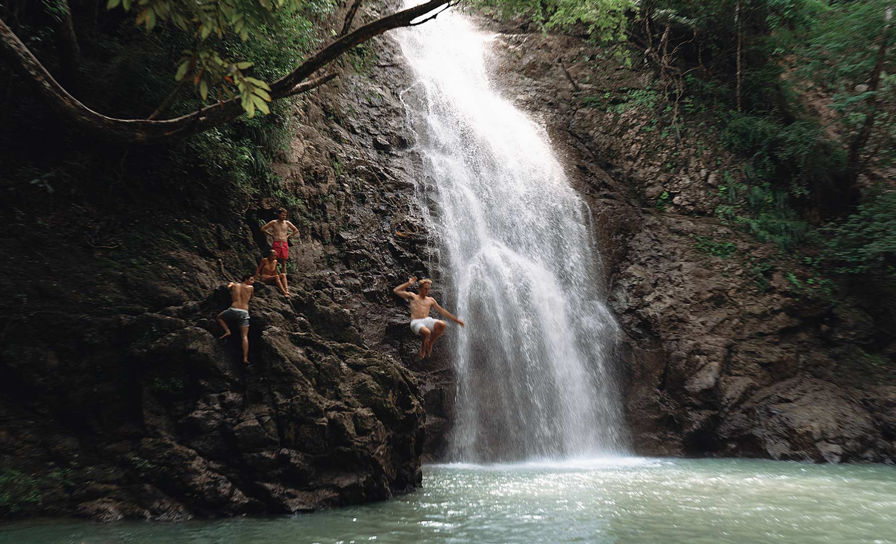 Costa-Rica-beyond-the-waves