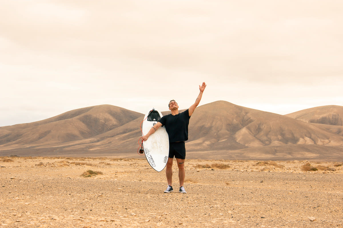 happy-surfer-beach