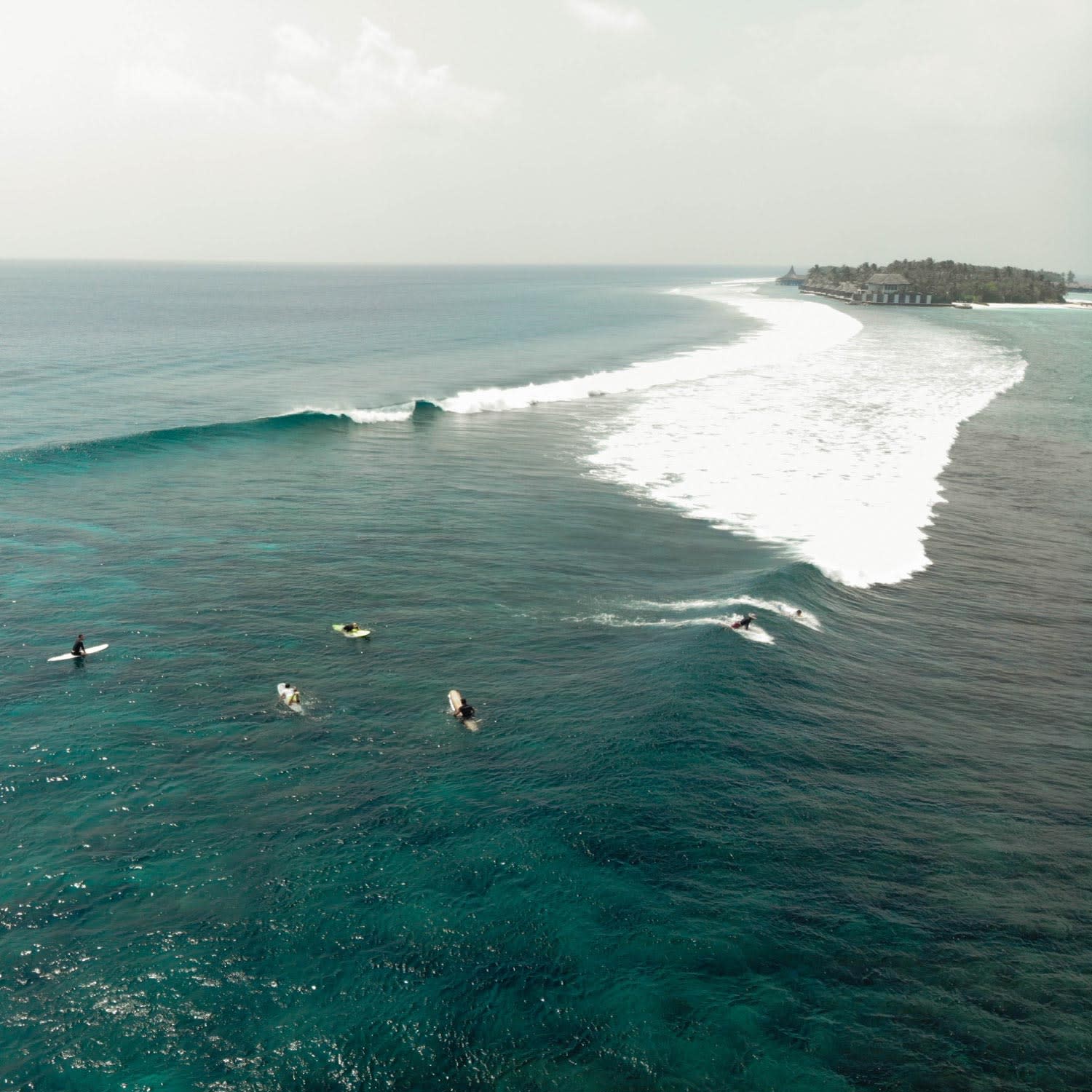Maldives-surf-cruise-Lapoint-camps-surf-drone