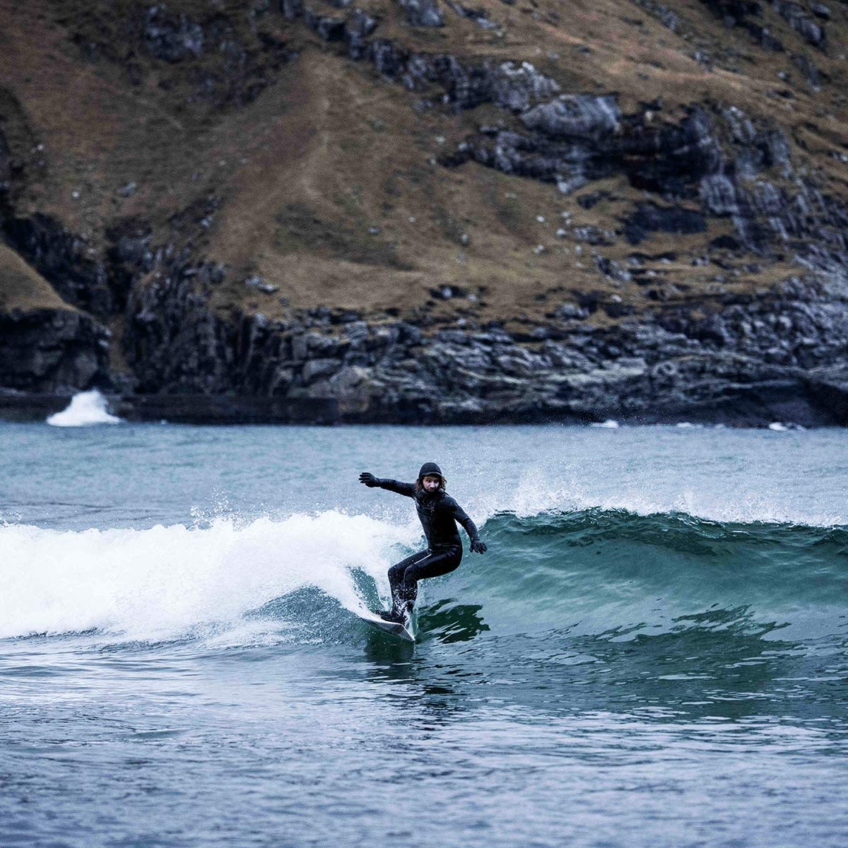Winter-surfing-in-Hoddevik