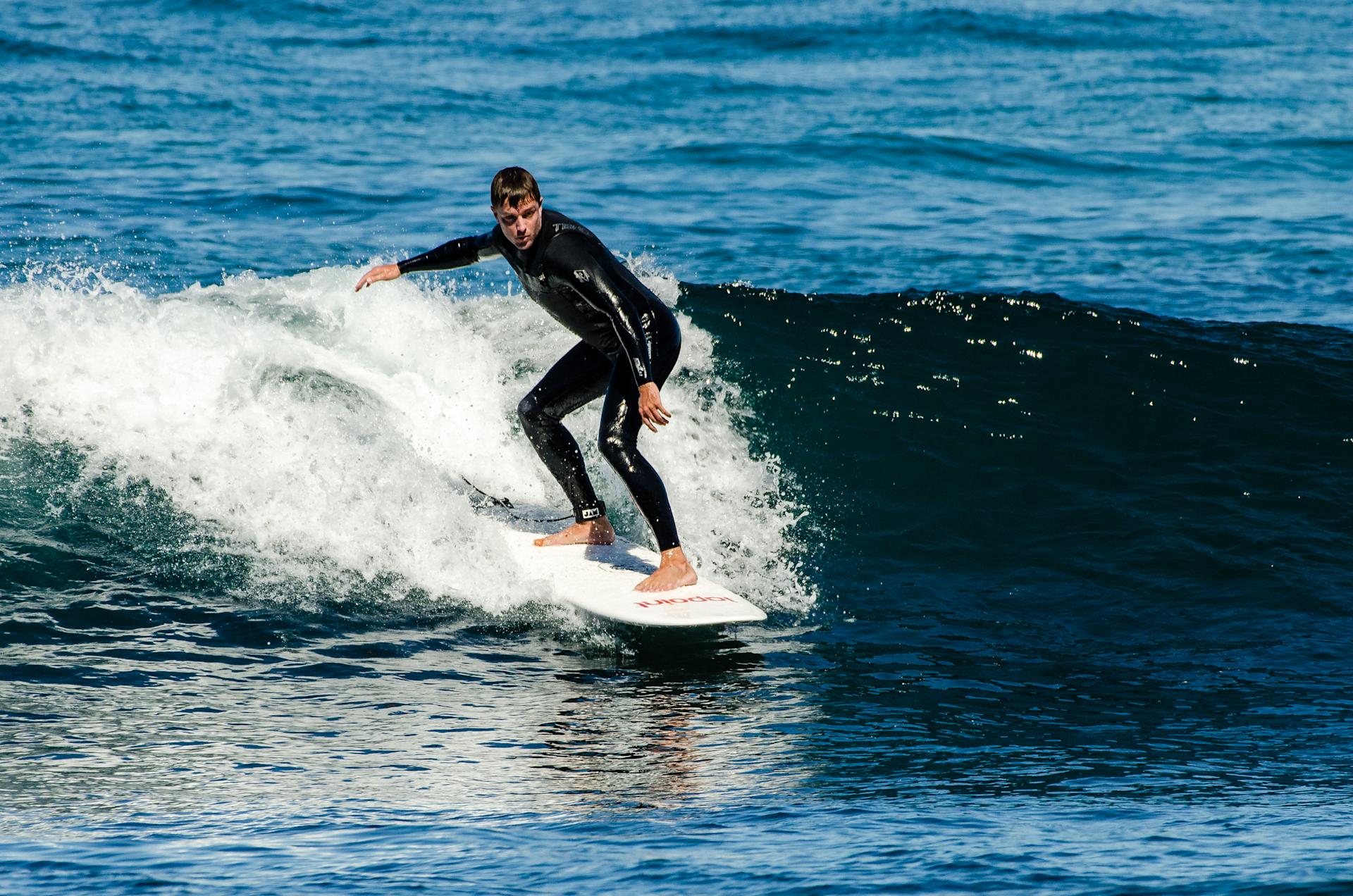 Level 2 surfer caches wave
