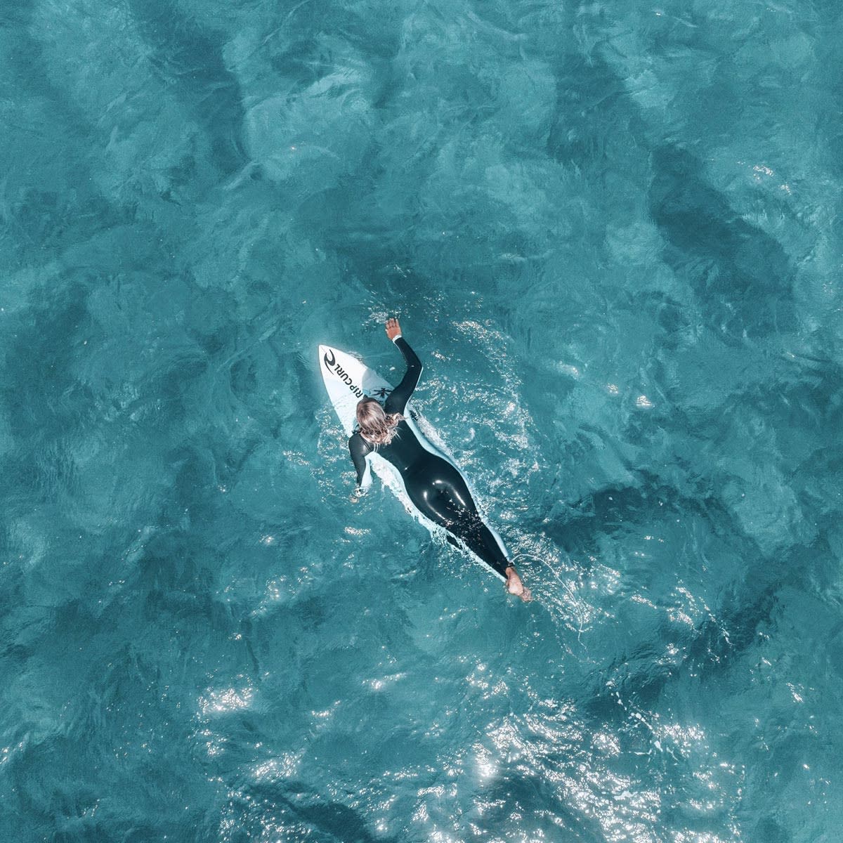 woman-paddling-fuerteventura-lapoint-surf-camp