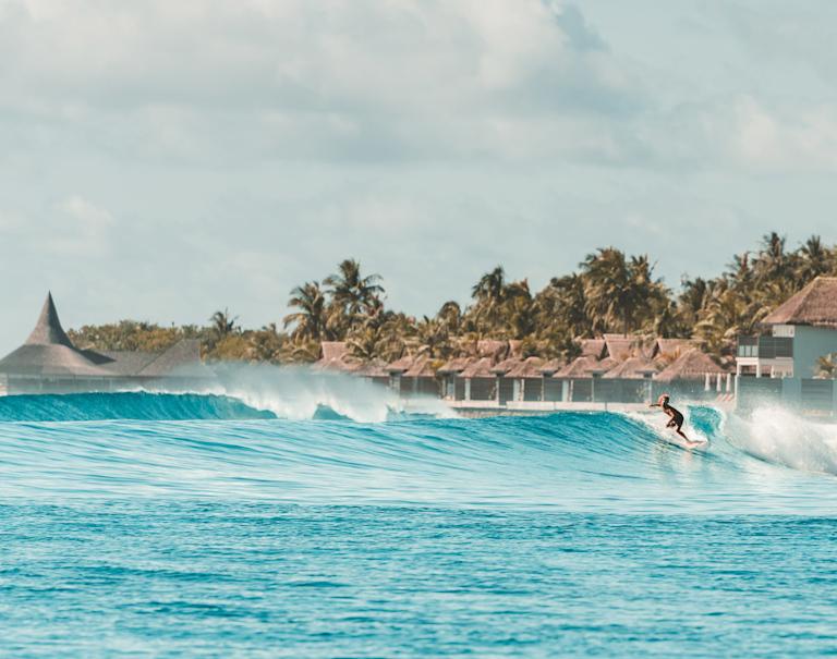 surfer-maldives