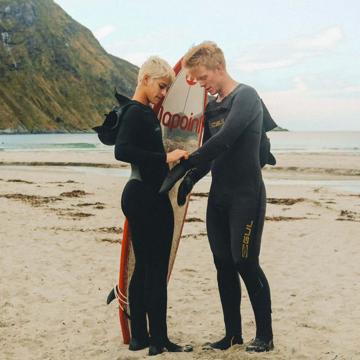 Putting-on-wetsuit-hoddevik-Lapoint-surf-camp