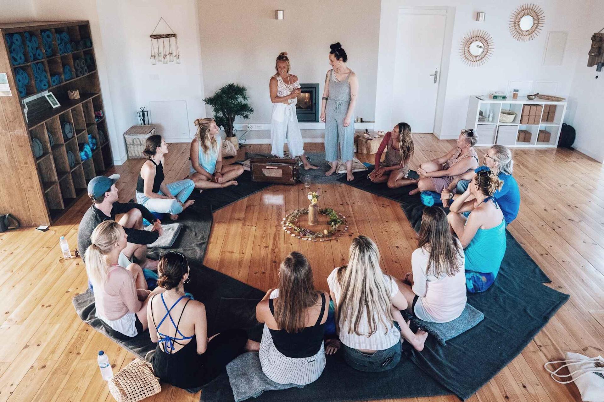 yoga-circle-lapoint-portugal-surfcamp