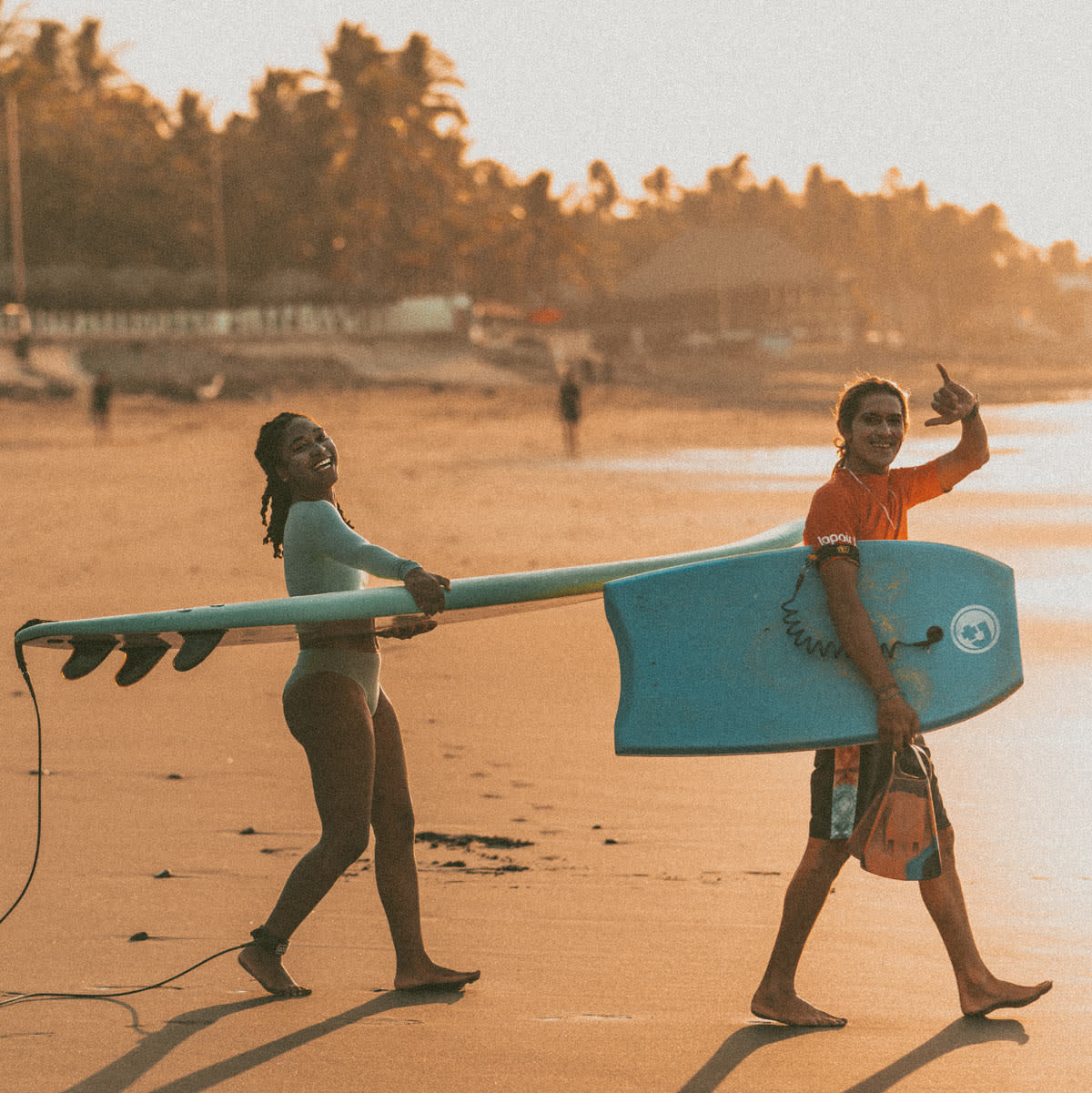 lapoint surfcamp instructor teaching surfing