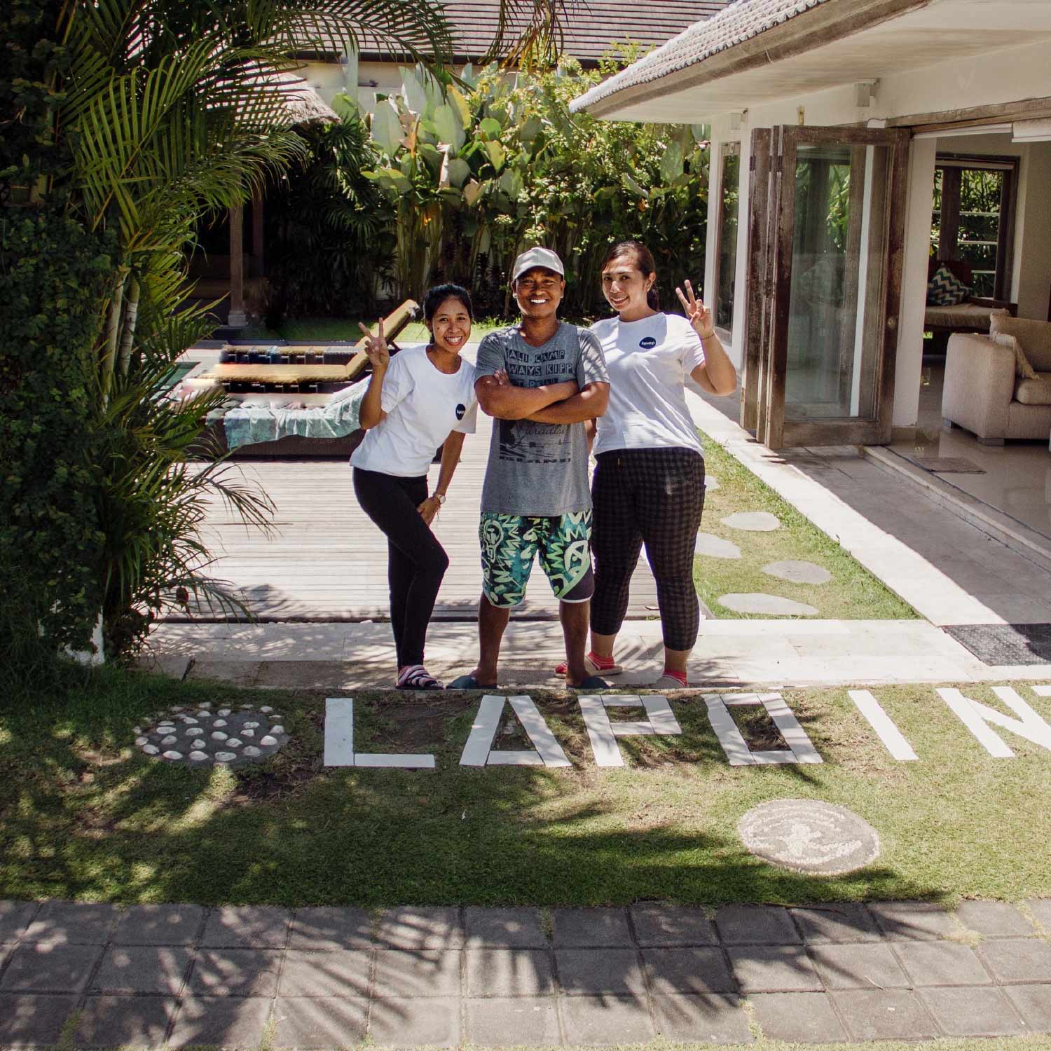 Bali-staff lapoint surf-camp